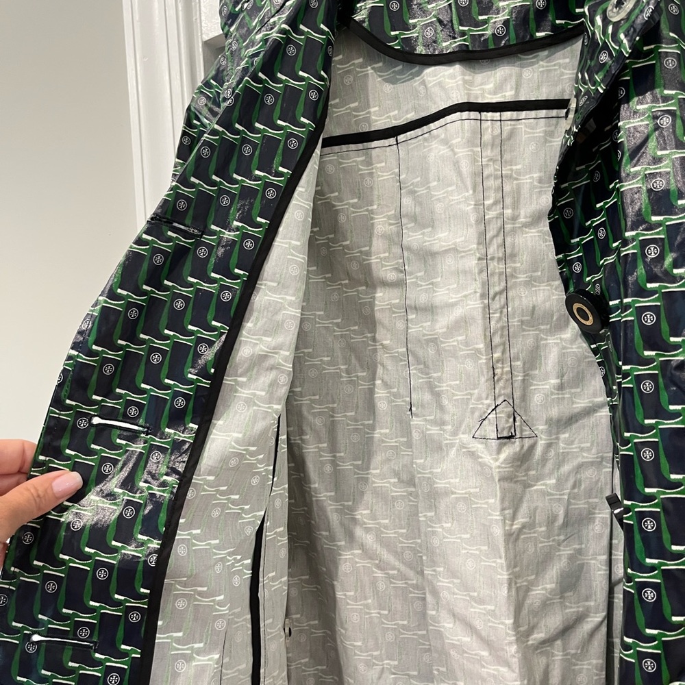 Very light weight Tory Burch rain jacket - Picture 3 of 5